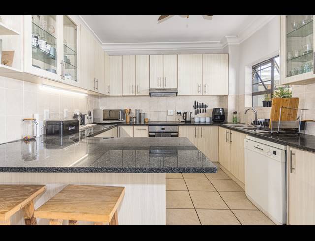 3 BEDROOM FREEHOLD FOR SALE IN PARKLANDS